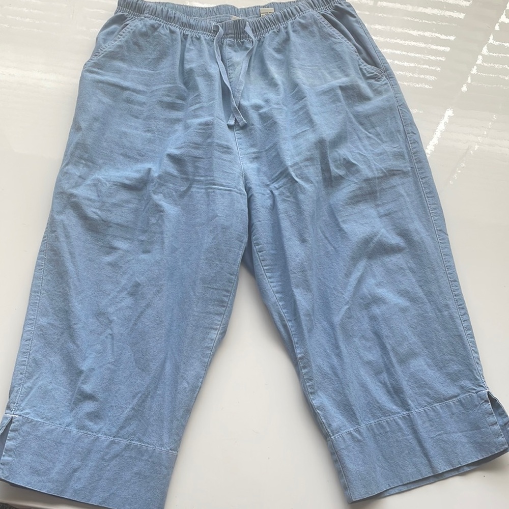 Light wash capris